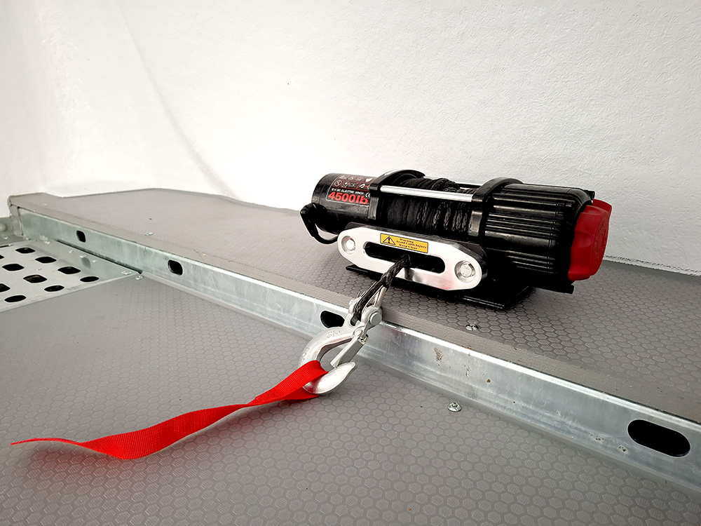 4500lbs (2000kg) Nylon Rope Winch System - with Wireless Control System