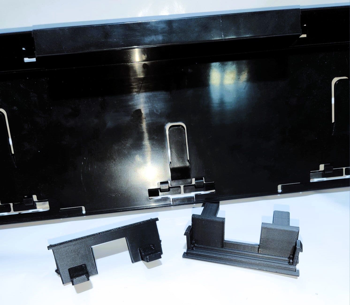 Number plate retainer clip (x2)