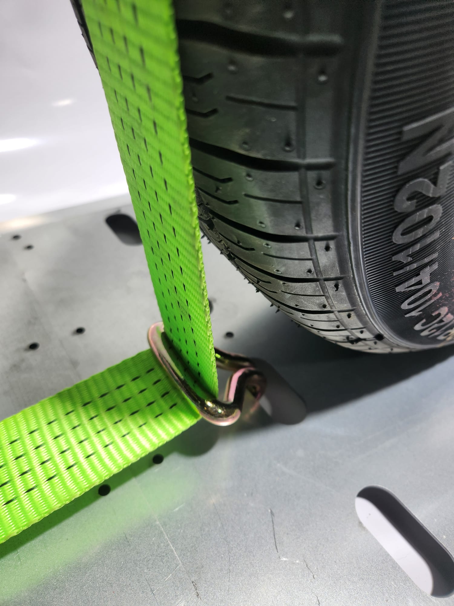 Over Tyre Ratchet Straps with rubber coated tyre grip sleeve