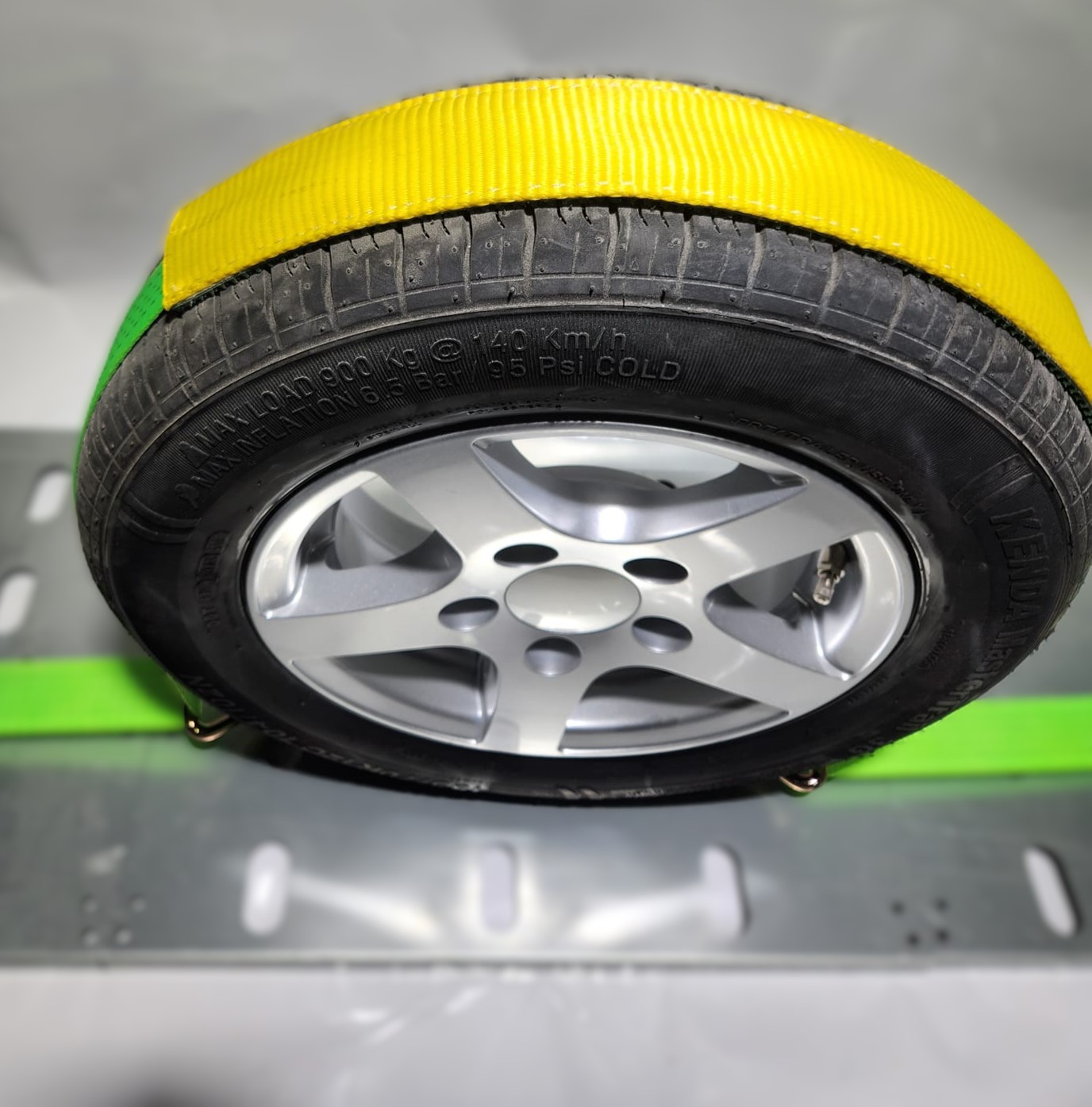 Over Tyre Ratchet Straps with rubber coated tyre grip sleeve