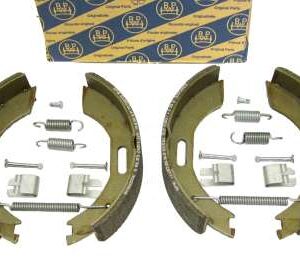 3000kg brake shoe kit with all parts laid out